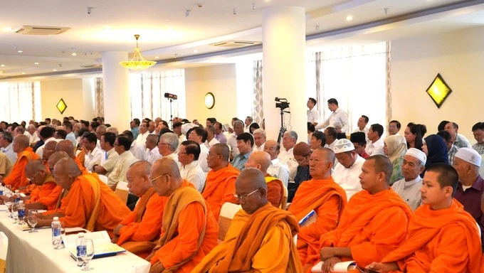 យកចិត្តទុកដាក់ស្ដាប់មតិរបស់បងប្អូនបណ្តាជនជាតិភាគតិចនៅតំបន់វាលទំនាបទន្លេ គឺវឡុង