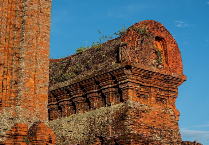 ស្ថាបត្យកម្មដ៏ប៉ុនប្រសប់នៃប្រាសាទ បាញ់អ៊ីត គឺជាសក្ខីភាពឱ្យបច្ចេកទេសសំណង់ប្រកបដោយនិរន្តរភាព កម្រិតសិល្បៈចំណុចកំពូលរបស់ជនជាតិ ចាម បុរាណ 03-thap-banh-it5.jpg