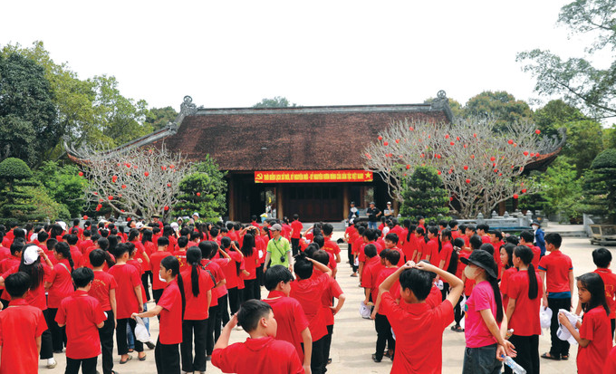 មណ្ឌលកេរដំណែលជាតិពិសេស គីមលៀន មិនត្រឹមតែជាគោលដៅទេសចរណ៍ប្រវត្តិសាស្ត្រមួយប៉ុននោះទេ ថែមទាំងជា "គប់ភ្លើង" មួយបំភ្លឺដួងព្រលឹងនិងឆន្ទៈរបស់ក្មេងៗ ជំនាន់ក្រោយទៀតផង a10.jpg