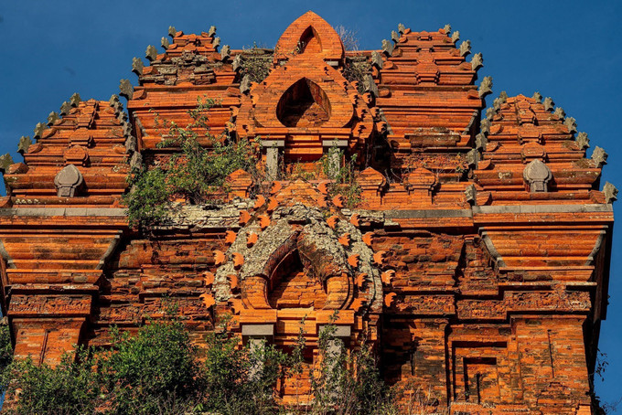 ស្ថាបត្យកម្មដ៏ប៉ុនប្រសប់នៃប្រាសាទ បាញ់អ៊ីត គឺជាសក្ខីភាពឱ្យបច្ចេកទេសកសាងប្រកបដោយនិរន្តរភាពនិងកម្រិតសិល្បៈចំណុចកំពូលរបស់ជនជាតិ ចាម បុរាណ 07-thap-banh-it9.jpg