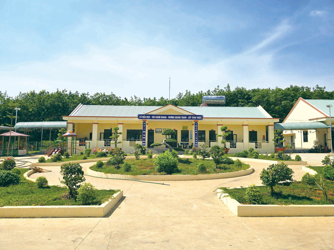 ដោយមានការយកចិត្តទុកដាក់របស់បក្សនិងរដ្ឋ សាលាមត្តេយ្យ MB-716 ឃុំព្រំដែន អៀដាល (ខេត្ត ក្វាងង៉ាយ) បច្ចុប្បន្នមានមូលដ្ឋានសម្ភារៈគ្រប់គ្រាន់ ជួយប្អូនៗ សិស្សសាលាកាន់តែសង្វាតសិក្សារៀនសូត្រថែមទៀត 6.jpg