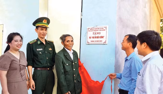 5-xoa-nha-tam-anh-nguyen-linh.jpg