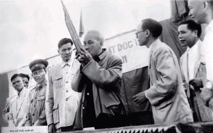 chu-tich-ho-chi-minh-02.jpg