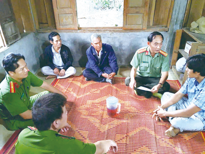 នគរបាលឃុំ ដាក់រ៉ុង (ខេត្ត ក្វាងទ្រី) ចុះមកដល់ភូមិនិគម ស្វែងយល់ចិត្តគំនិត បំណងប្រាថ្នារបស់ប្រជាជន 19.jpg