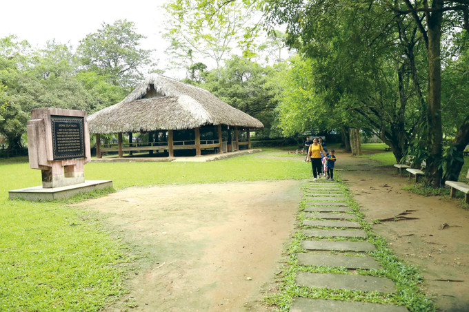 ទីសក្ការបូជា តឹនត្រាវ កន្លែងប្រព្រឹត្តឡើងមហាសន្និបាតប្រជាជាតិ តឹនត្រាវ ថ្ងៃទី ១៦ - ១៧ ខែ សីហា ឆ្នាំ ១៩៤៥ 9-1.jpg