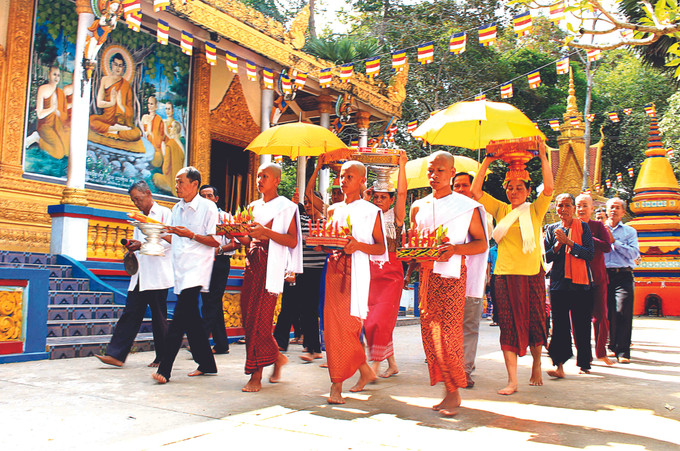 ពិធីកិច្ចទទួលទេវតាក្នុងពិធីបុណ្យចូលឆ្នាំថ្មីប្រពៃណីរបស់ជនជាតិ ខ្មែរ ណាមបូ នៅវត្តសិរីតេជោមហាទុប (ខេត្ត សុកត្រាំង) ពិធីកិច្ចទទួលទេវតាក្នុងពិធីបុណ្យចូលឆ្នាំថ្មីប្រពៃណីរបស់ជនជាតិ ខ្មែរ ណាមបូ ảnh 1
