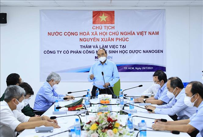 លោកប្រធានរដ្ឋ ង្វៀនស៊ន់ភុក អញ្ជើញថ្លែងសុន្ទរកថាក្នុងជំនួប លោកប្រធានរដ្ឋ ង្វៀនស៊ន់ភុក អញ្ជើញទស្សនាកិច្ចក្រុមហ៊ុនភាគហ៊ុនជីវបច្ចេកវិទ្យាឱសថ Nanogen ảnh 1