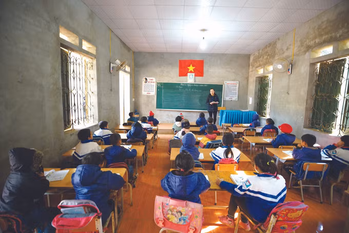 វង្សត្រកូលគំរូៗ ក្នុងវិស័យជំរុញការសិក្សា គាំទ្រនិងលើកកម្ពស់អ្នកមានទេពកោសល្យនៅឃុំ ផុងឡាយ ảnh 3