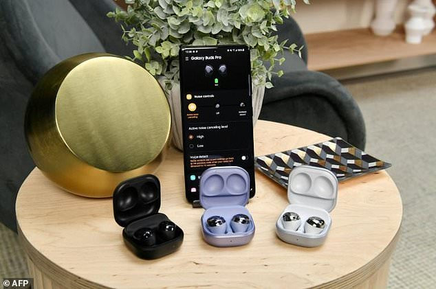 Galaxy S21 អាចបញ្ជាទិញទុកមុនក្នុងតម្លៃ ៨០០ ដុល្លារសម្រាប់អតិថិជននៅ អាម៉េរិក Samsung បង្ហាញស្មាតហ្វូនស៊េរី S21 នឹងតម្លៃទាបជាងឆ្នាំមុន ảnh 2
