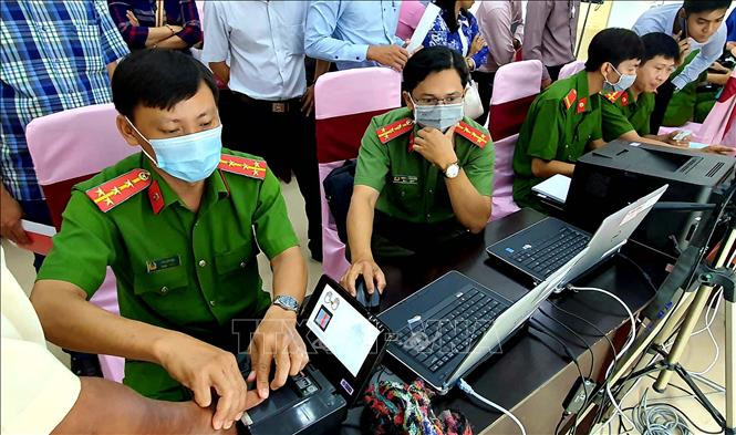 ខេត្ត សុកត្រាំង ពន្លឿនដំណើរការនៃការផ្តល់អត្តសញ្ញាណប័ណ្ណភ្ជាប់បន្ទះឈីបអេឡិចត្រូនិចអោយប្រជាជន ảnh 1