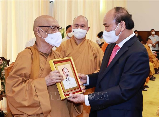លោកប្រធានរដ្ឋ ង្វៀនស៊ន់ភុក ទទួលជួបក្រុមប្រតិភូនៃពុទ្ធសាសនា វៀតណាម ảnh 11
