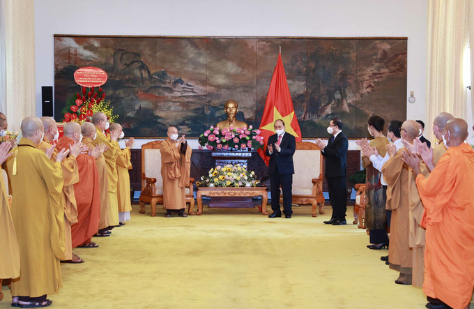 លោកប្រធានរដ្ឋ ង្វៀនស៊ន់ភុក ទទួលជួបក្រុមប្រតិភូនៃពុទ្ធសាសនា វៀតណាម ảnh 1