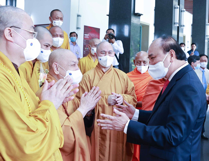 លោកប្រធានរដ្ឋ ង្វៀនស៊ន់ភុក ទទួលជួបក្រុមប្រតិភូនៃពុទ្ធសាសនា វៀតណាម ảnh 3