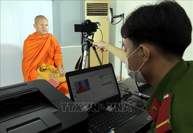 ខេត្ត សុកត្រាំង ពន្លឿនដំណើរការនៃការផ្តល់អត្តសញ្ញាណប័ណ្ណភ្ជាប់បន្ទះឈីបអេឡិចត្រូនិចអោយប្រជាជន ảnh 3