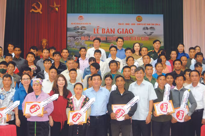 ជម្រកដ៏សែនកក់ក្តៅដែលពោរពេញដោយក្តីស្រឡាញ់នៅតំបន់ខ្ពស់ជាប់ព្រំដែននៃខេត្ត សឺនឡា ảnh 2