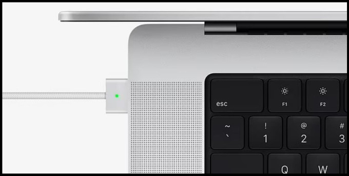 កុំព្យូទ័រថ្មី MacBook Pro និង កាសស្តាប់ឥតខ្សែ Airpods អាចបញ្ជាទិញតាមអ៊ីនធឺណេត ចាប់ពីថ្ងៃទី ១៨ ខែ តុលា Apple បញ្ចេញបន្ទះឈីបលឿនជាងមុន កុំព្យូទ័រយួរដៃថ្មី MacBook Pro និងកាសឥតខ្សែ Airpods ảnh 3