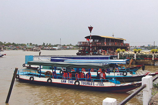 កំពង់ផែ និញគៀវ ស្ថិតនៅជិតទីកណ្ដាលនៃទីក្រុង កឹនធើ កន្លែងដែលអាចគន់មើលឃើញទន្លេ ហូវយ៉ាង ដែលពោរពេញដោយកករល្បាប់ គោលដៅទេសចរណ៍ផ្សេងៗ ដែលមានភាពទាក់ទាញនៅទីក្រុង កឹនធើ ảnh 2