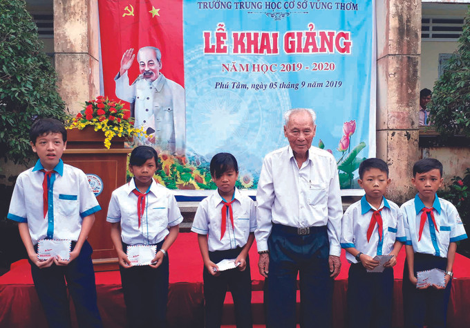 រូបភាពដ៏ស្រស់ស្អាតមួយអំពីមនុស្សវ័យចំណាស់ វៀតណាម ảnh 3