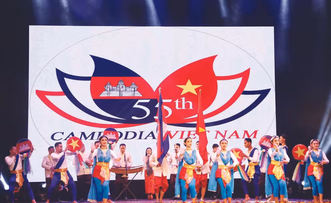 "សប្តាហ៍វប្បធម៌ កម្ពុជា នៅ វៀតណាម" ដ៏កក់ក្តៅ ảnh 1