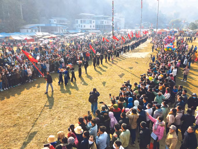 រួតរះម្នីម្នាចូលរួមពិធីបុណ្យ ឡុងតុង បាបេ ảnh 1