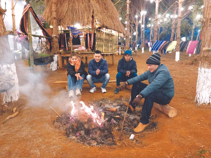 សិប្បការិនី អ៊ីលីម ជក់ចិត្ត "រក្សាភ្នក់ភ្លើង" វប្បធម៌ សេដាំង ảnh 3