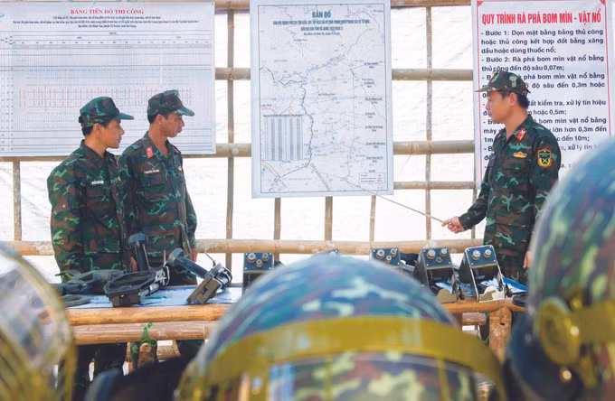 ​ខំប្រឹងប្រែងបោសសម្អាតដី បង្កើតការងាររកស៊ីចិញ្ចឹមជីវិតជូនប្រជាជនខ្សែបន្ទាត់ព្រំដែនភាគខាងជើង ảnh 5