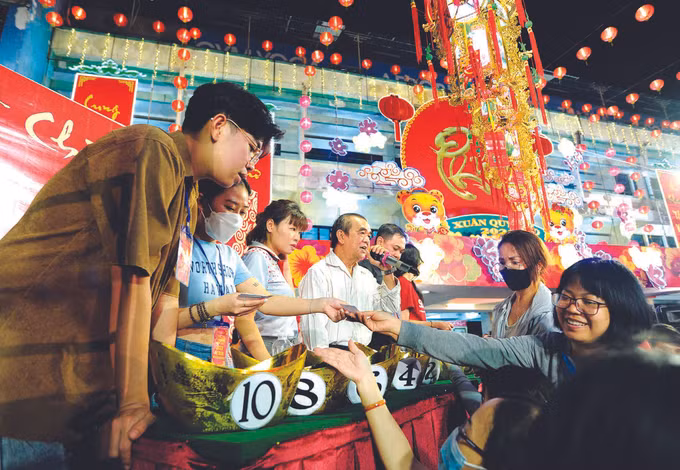 ជនជាតិ ចិន ទទួលស្វាគមន៍ពិធីបុណ្យ ហែអ្នកតា ảnh 4