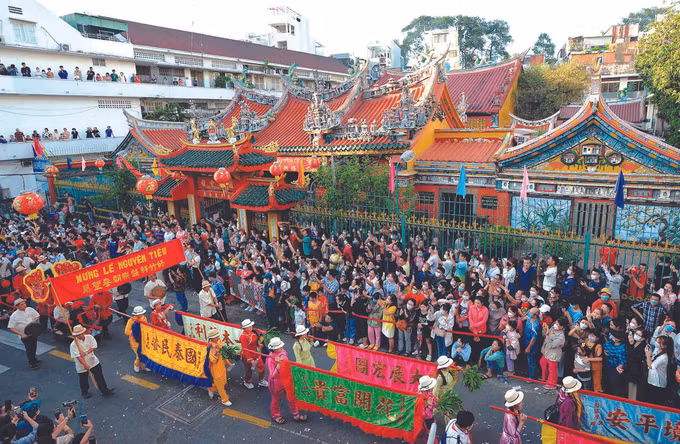 ជនជាតិ ចិន ទទួលស្វាគមន៍ពិធីបុណ្យ ហែអ្នកតា ảnh 1