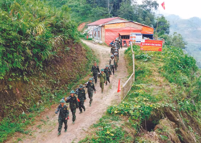 ​ខំប្រឹងប្រែងបោសសម្អាតដី បង្កើតការងាររកស៊ីចិញ្ចឹមជីវិតជូនប្រជាជនខ្សែបន្ទាត់ព្រំដែនភាគខាងជើង ảnh 4