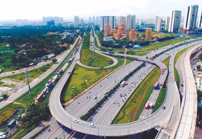 បង្កើតកម្លាំងឲ្យទីក្រុង ធូឌឹក លោតផ្លោះ ảnh 2