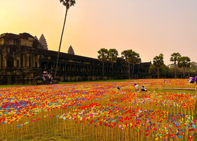 កាលពីម្សិលមិញ ថ្ងៃទី ១១ ខែ មេសា ឆ្នាំ ២០២៣ កម្ពុជា បានបំបែកកំណត់ត្រាឯតទគ្គកម្មពិភពលោក "បេះដូងក្រដាសច្រើនជាងគេលើពិភពលោក" ព្រះរាជាណាចក្រកម្ពុជា៖ ព្រឹត្តិការណ៍អង្គរសង្ក្រាន្តនៅខេត្ត សៀមរាប ឆ្នាំនេះមានភាពលេចធ្លោ ថ្មីប្លែកជាងបណ្ដាឆ្នាំមុនៗ ảnh 7