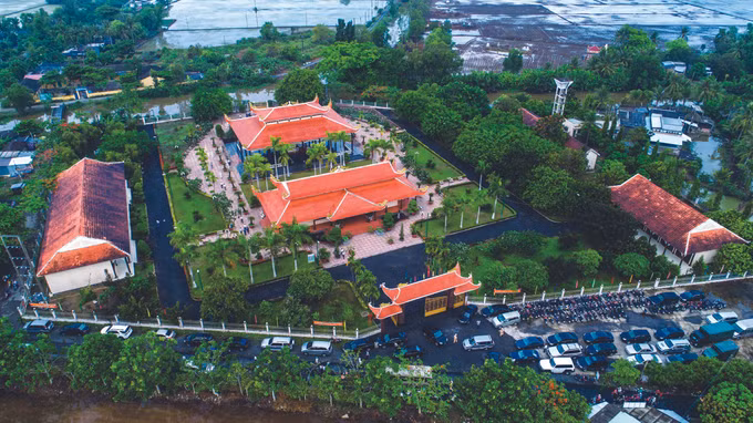 ភាពកក់ក្តៅសម្បូរសប្បាយនៅតំបន់មូលដ្ឋានបដិវត្តន៍ វិញឡើយ ảnh 1