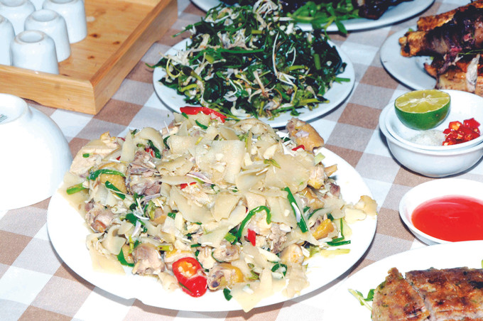 មុខម្ហូបទំពាំងឆាផ្កាជើងគោ មុខម្ហូបដ៏ល្អឯកផ្សេងៗ ដែលកែច្នៃពីផ្កាជើងគោ ảnh 2