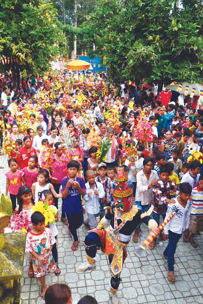 រាល់ពិធីបុណ្យព្រះពុទ្ធសាសនា ពិធីបុណ្យប្រពៃណីរបស់បងប្អូនជនជាតិ ខ្មែរ ណាមបូ តែងប្រព្រឹត្តឡើងនៅឯវត្ត បងប្អូនជនជាតិ ខ្មែរ ណាមបូ អភិរក្ស ពង្រីកអត្តសញ្ញាណវប្បធម៌ប្រពៃណី ảnh 8