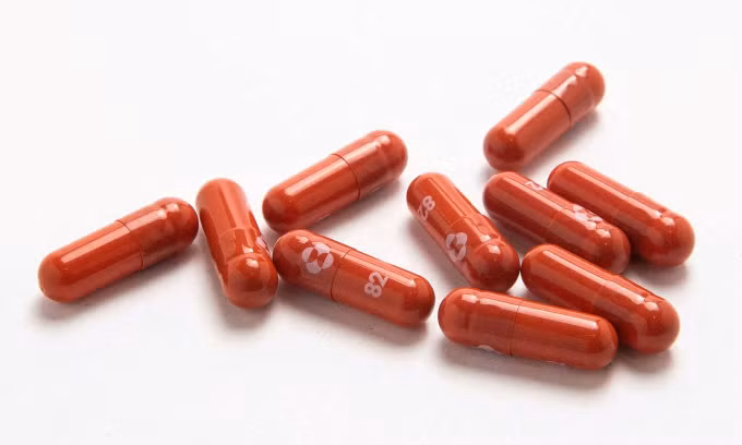 WHO ​ណែនាំ​ឱ្យ​ប្រើ​ថ្នាំ​កូវី​ដ Merck សម្រាប់​អ្នកជំងឺ​មិន​ធ្ងន់ធ្ងរ ​មាន​ហានិភ័យ​ចូល​ដេកពេទ្យ ảnh 1