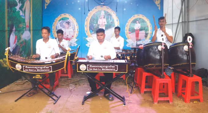 ភាពអ៊ូអរពិធីបុណ្យអកអំបុករបស់បងប្អូនជនជាតិ ខ្មែរ ណាមបូ ảnh 4