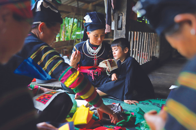 ប៉ាក់បែបប្រពៃណី ជាលក្ខណៈវប្បធម៌ដ៏វិសេសវិសាលរបស់ជនជាតិ ឡូឡូ ảnh 1