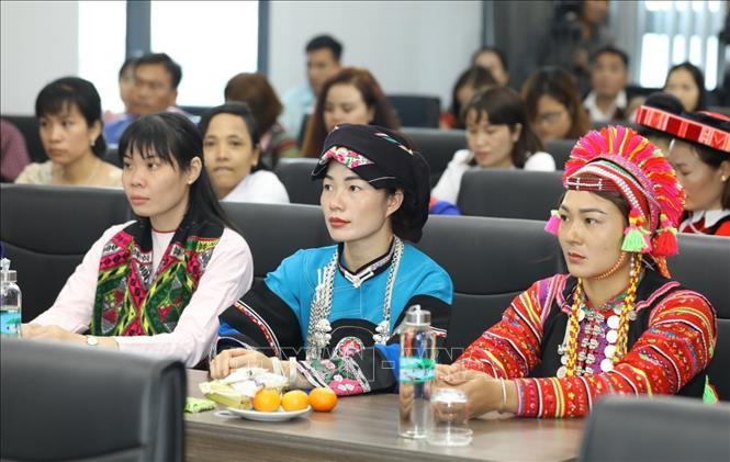 ថ្នាក់ដឹកនាំគណៈកម្មាធិការជនជាតិអញ្ជើញជួបសំណេះសំណាលជាមួយគណៈប្រតិភូ គ្រូបង្រៀនជនជាតិភាគតិចគំរូៗ ảnh 1