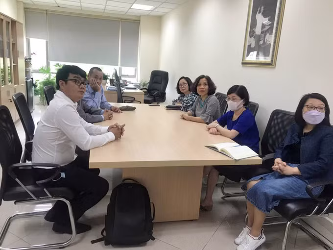 គណៈប្រតិភូទីភ្នាក់ងារសារព័ត៌មានកម្ពុជាធ្វើទស្សនកិច្ចស្វែងយល់នៅទីភ្នាក់ងារសារព័ត៌មាន​វៀតណាម ảnh 2