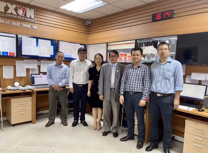 គណៈប្រតិភូទីភ្នាក់ងារសារព័ត៌មានកម្ពុជាធ្វើទស្សនកិច្ចស្វែងយល់នៅទីភ្នាក់ងារសារព័ត៌មាន​វៀតណាម ảnh 8