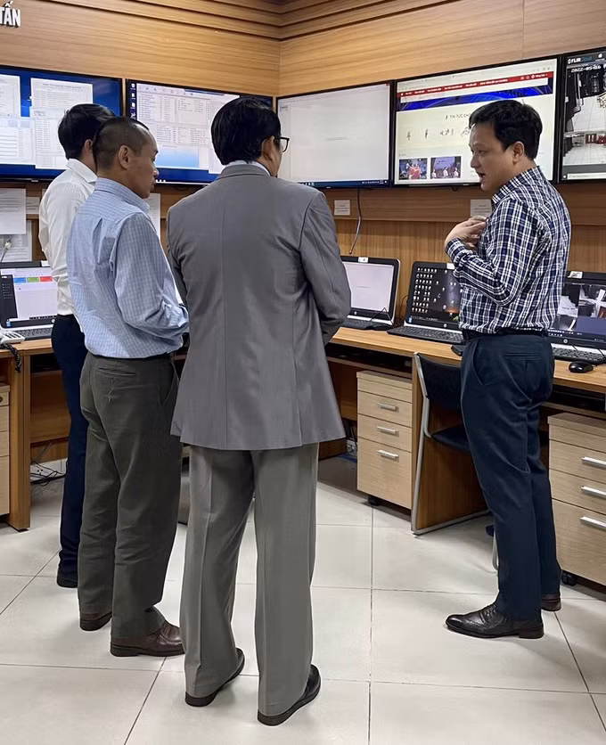 គណៈប្រតិភូទីភ្នាក់ងារសារព័ត៌មានកម្ពុជាធ្វើទស្សនកិច្ចស្វែងយល់នៅទីភ្នាក់ងារសារព័ត៌មាន​វៀតណាម ảnh 7