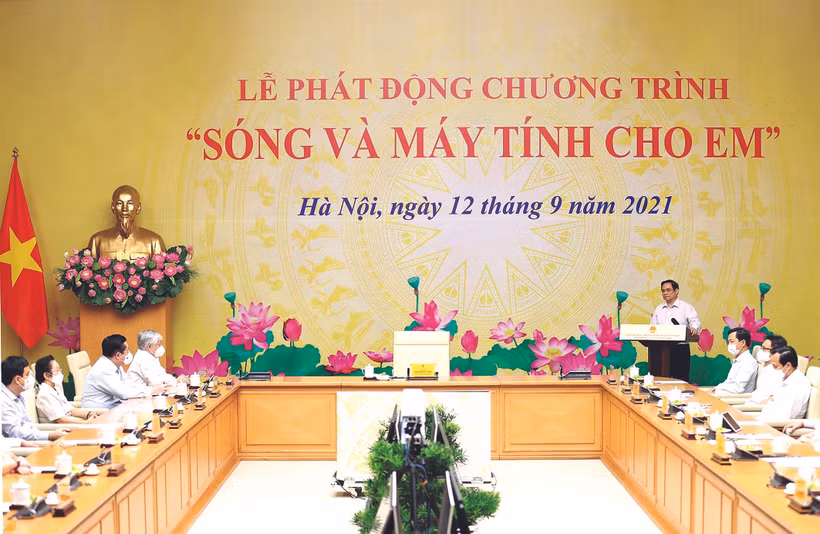 លោកនាយករដ្ឋមន្ត្រីនៃរដ្ឋាភិបាល ផាម មិញជិញ បំផុសកម្មវិធី "ភ្ជាប់បណ្ដាញអ៊ិនធើណែតនិងម៉ាស៊ីនកុំព្យូទ័រអោយប្អូនៗ"