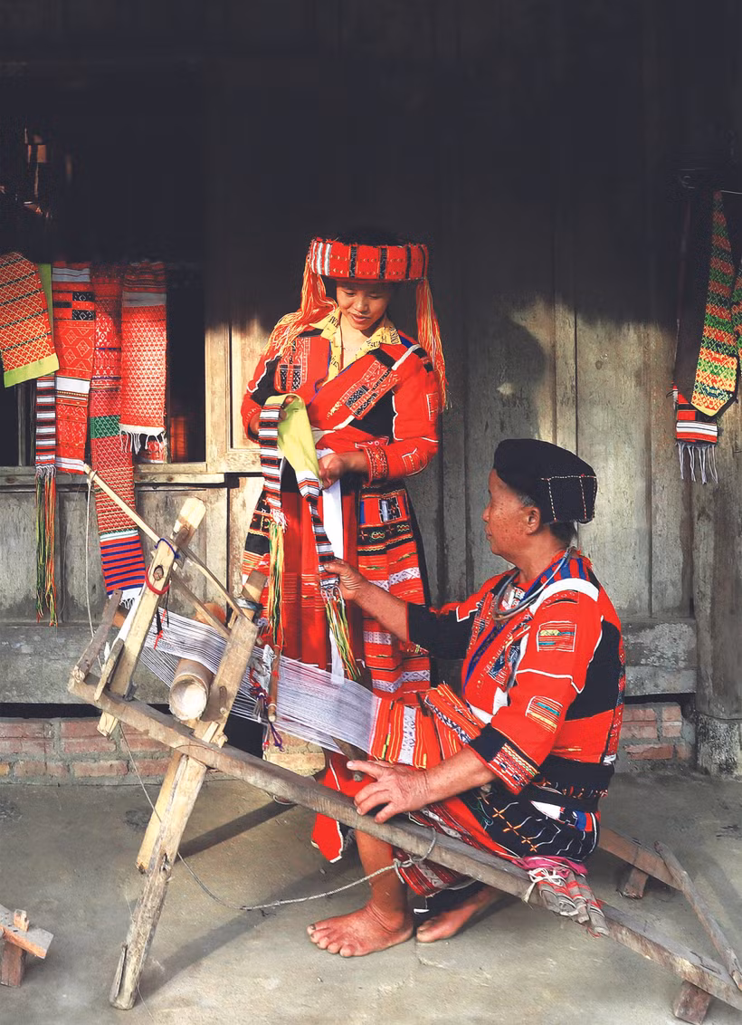 ខេត្ត ទ្វៀនក្វាង ផ្តោតការយកចិត្តទុកដាក់ជាសំខាន់ទៅលើការអភិរក្ស អភិវឌ្ឍន៍មុខរបរតម្បាញសំពត់សង្កិមប្រពៃណីរបស់បងប្អូនជនជាតិ ប៉ាថែន