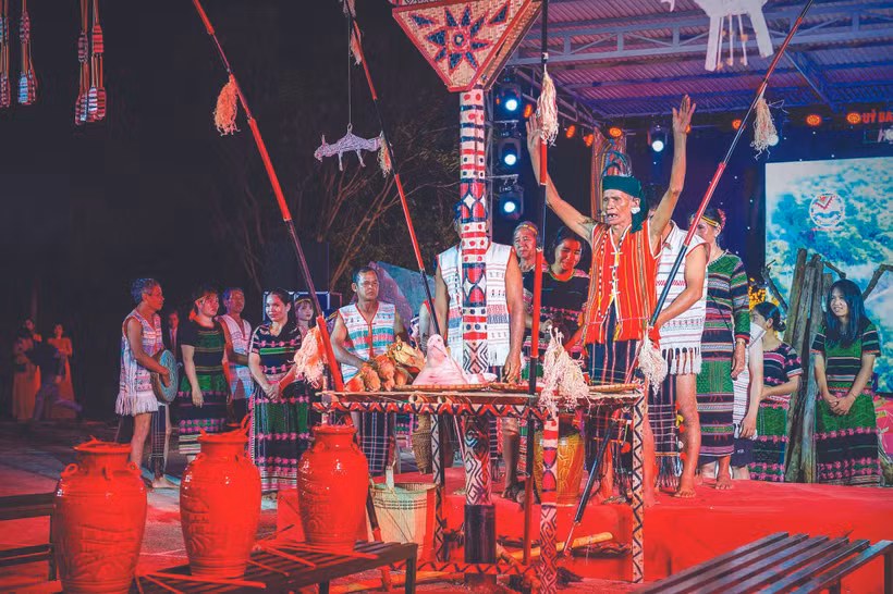 ការបង្ហាញពិធីចងសម្ពន្ធមេត្រីភាព (ន្ជុនចុង) រវាង បន ទាំងពីររបស់ជនជាតិ ម៉ា ឡើងវិញ