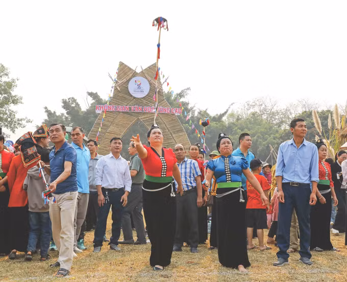 3-dac sac khong gian van hoa vung cao Dien Bien-trung kien.jpg