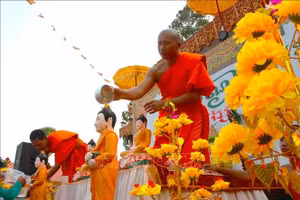 ពិធីស្រង់ព្រះនៅវត្តអូជុំវង្សា កោះស្រួល ឃុំហ្វាលឺវ ទីក្រុងកឹនធើ។ រូបថត៖ ធុយហាំង
