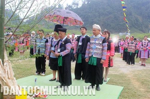 អ៊ឹកធឹកពិធីបុណ្យ ហ្គៅតាវ នៅឃុំ ហាងកៀ និងឃុំ ប៉ា-ក