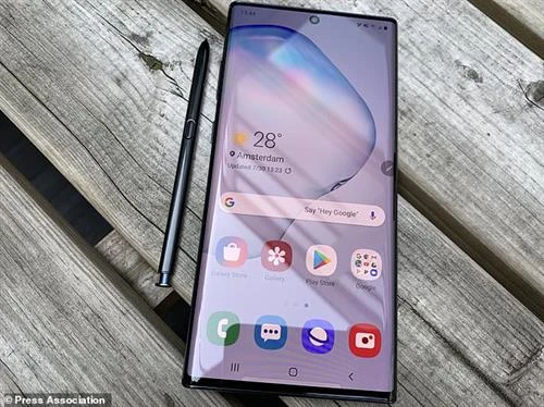 ក្រុមហ៊ុន Samsung បង្ហាញទូរស័ព្ទស្មាតហ្វូនស៊េរីថ្មី Galaxy Note 10 និង 10+ លែងមានរន្ធដោតកាស