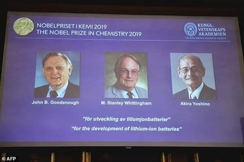 អ្នកស្រាវជ្រាវ​ ​បី​ ​នាក់​ឈ្នះ​ពានរង្វាន់​ណូបែល​គីមីវិទ្យា​សម្រាប់​ការបង្កើត​ថ្ម​លី​ចូម