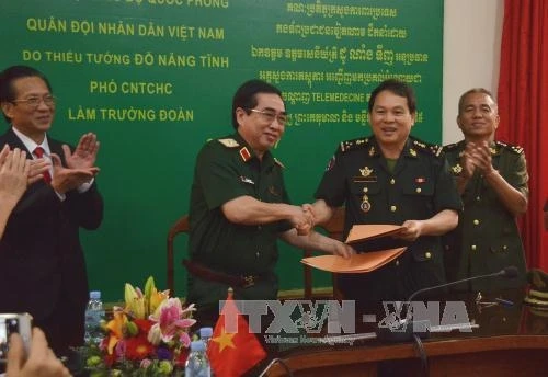 ឆ្ពោះទៅរកទិវាខួបអនុស្សាវរីយ៍ ៥០ ឆ្នាំនៃថ្ងៃបង្កើតទំនាក់ទំនងការបរទេស វៀតណាម - កម្ពុជា៖ ផ្ទេរប្រគល់ប្រព័ន្ធបន្តភ្ជាប់វិជ្ជាពេទ្យពីចម្ងាយជូនមន្ទីរពេទ្យយោធា កម្ពុជា